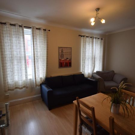 Two Bedroom Flat St Andrews Road London Exterior photo