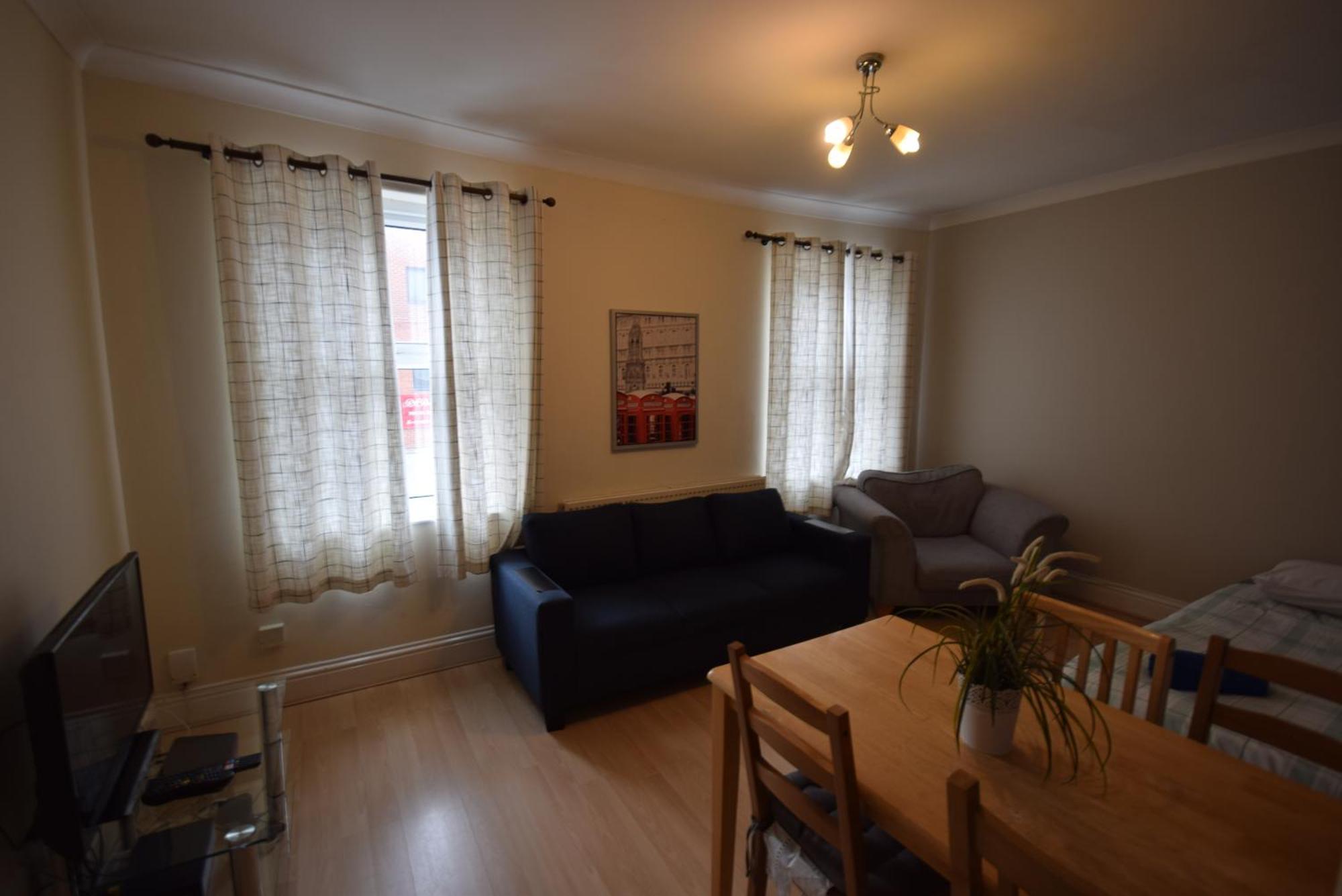 Two Bedroom Flat St Andrews Road London Exterior photo