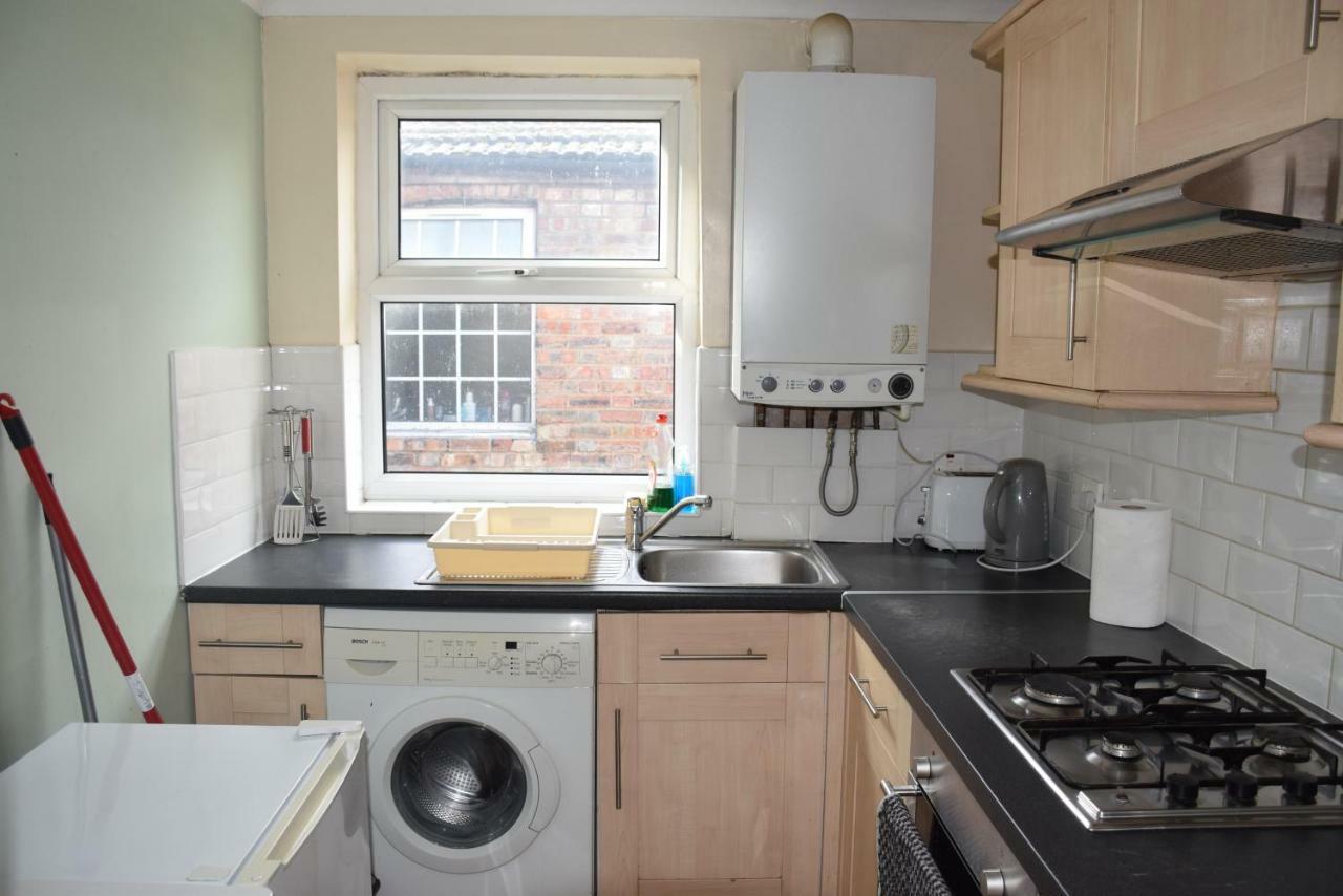 Two Bedroom Flat St Andrews Road London Exterior photo